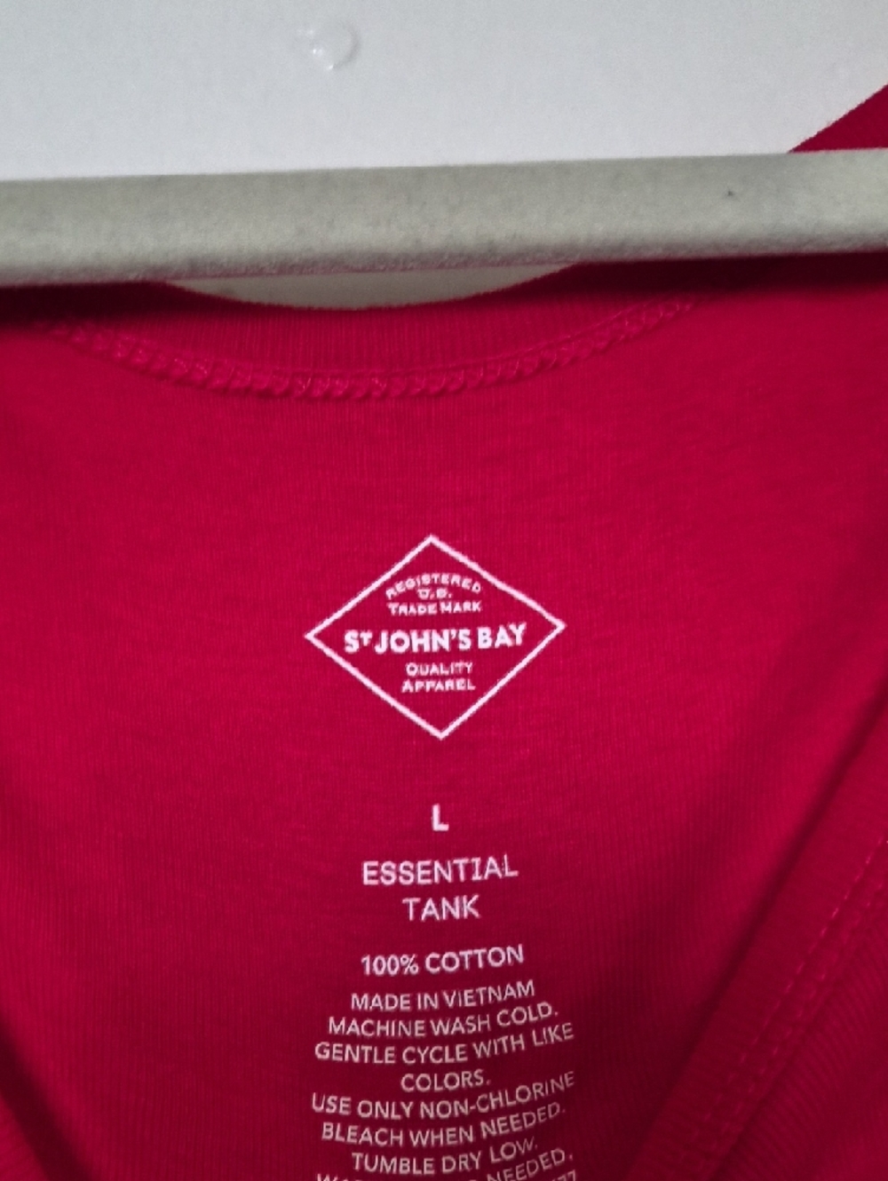 St. John's Bay Red Scoop Neck Tank Top - Picture 2 of 3
